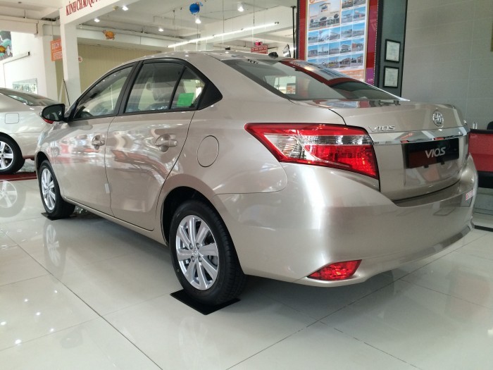 đuôi xe Vios