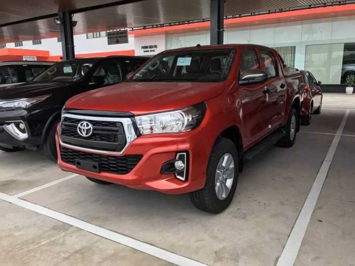 Xe bán tải Toyota Hilux