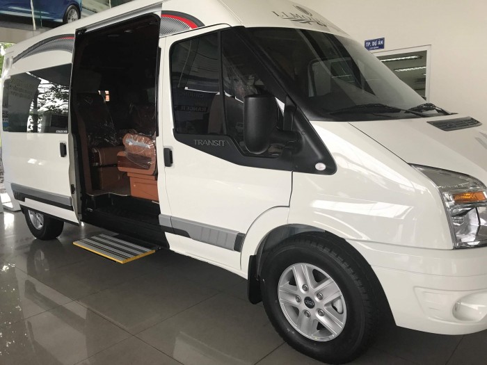 thân xe Ford Transit 2018 