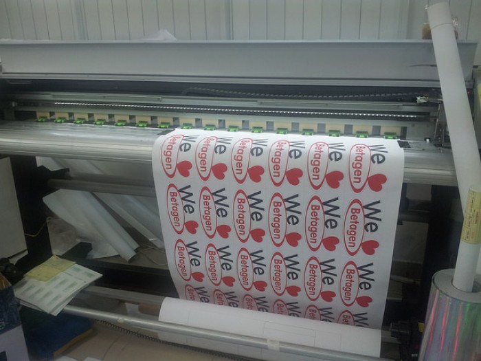 In sticker số lượng ít - in trực tiếp trên máy in phun kỹ thuật số