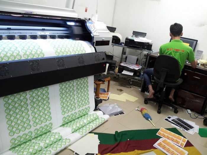 Tem decal pp được in bằng máy in Mimaki cho hình ảnh đẹp, không bị lem màu