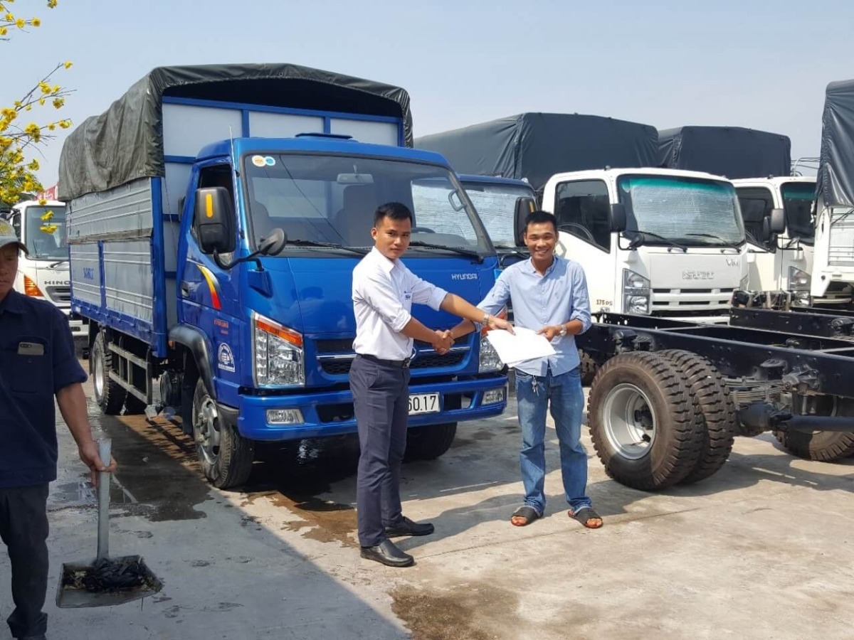 Mua xe tải Isuzu 1T9 trả góp