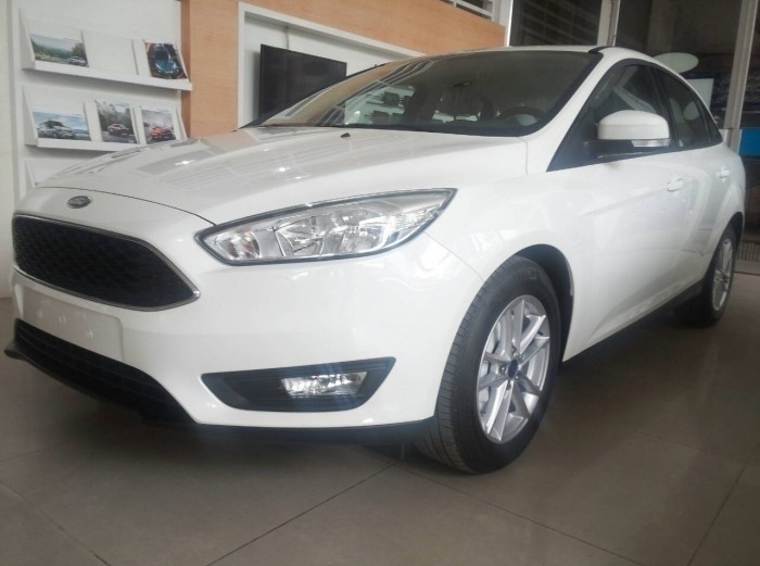 So s&aacute;nh c&aacute;c phi&ecirc;n bản xe Ford Focus