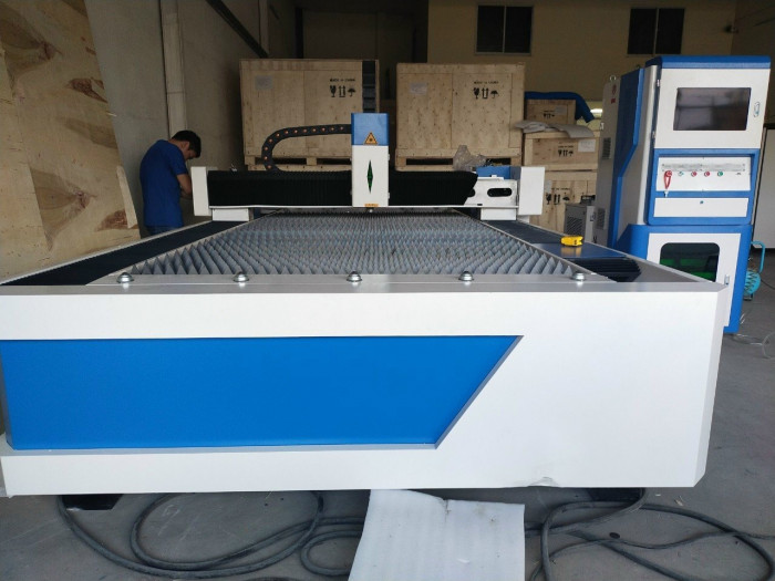 Máy cắt laser CNC