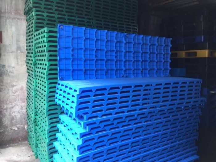 Phân loại bán pallet nhựa theo màu sắc