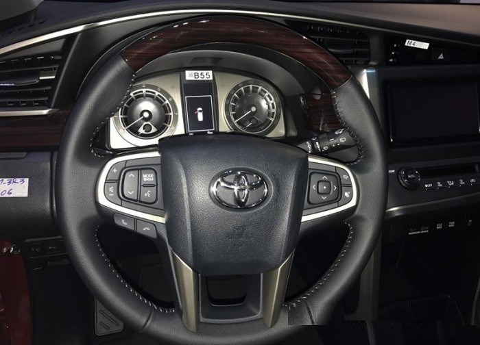 Vô lăng toyota Innova