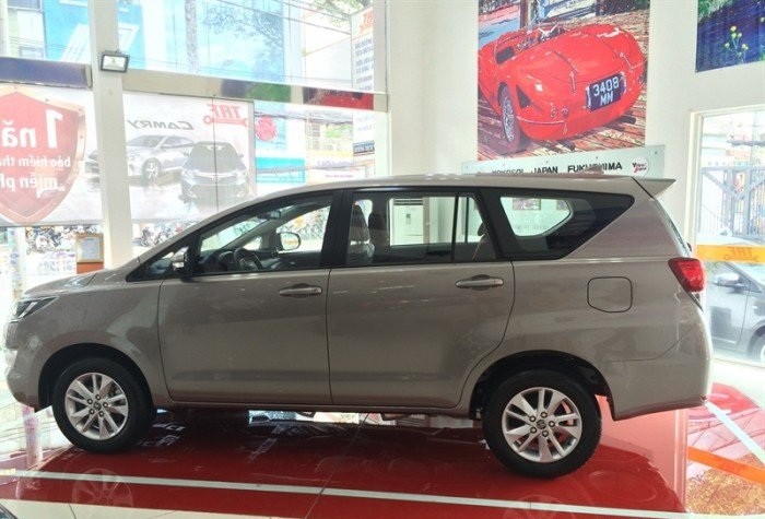 Lý do nên mua bán xe Toyota Innova