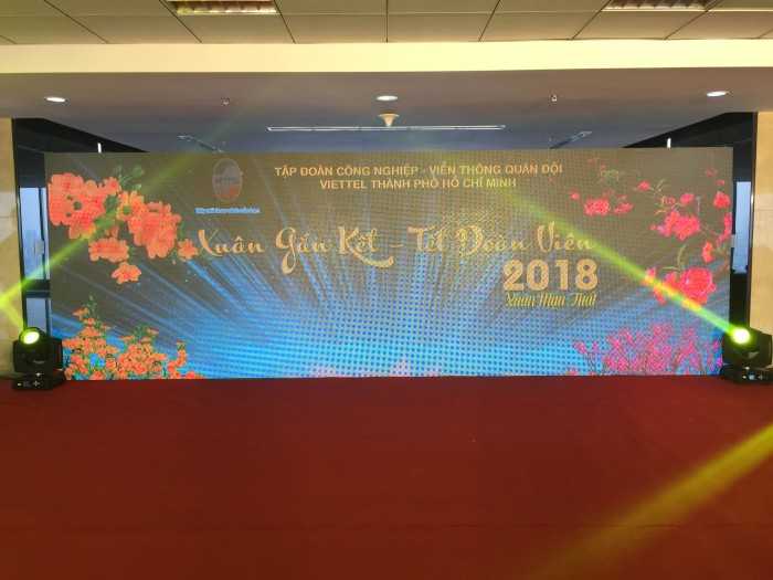 Lăp đặt màn hình Led sân khấu tiệc tất niên - Year End Party Viettel 1