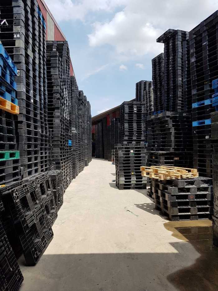 Pallet nhựa cũ, Pallet nhựa ngoại cũ (95%) với đầy đủ kích cỡ, chất liệu,...tại khu vực Hà Nội, Thái Nguyên, Vĩnh Phúc, Bắc Ninh, Bắc Giang, Hưng Yên, Hải Dương, Hải Phòng, Quảng Ninh và các tỉnh lân cận