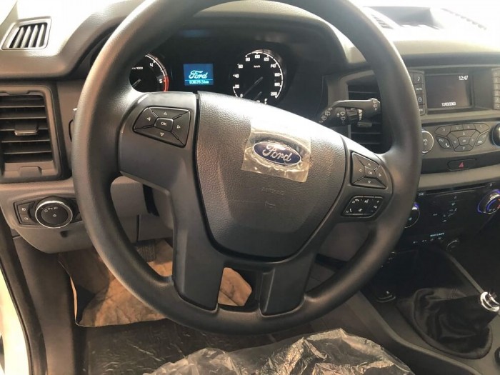 Trang thiết bị nội thất Ford Everest Ambiente 2018