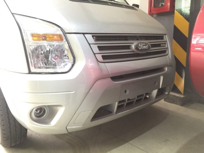 Ngoại thất xe Ford Transit 2018