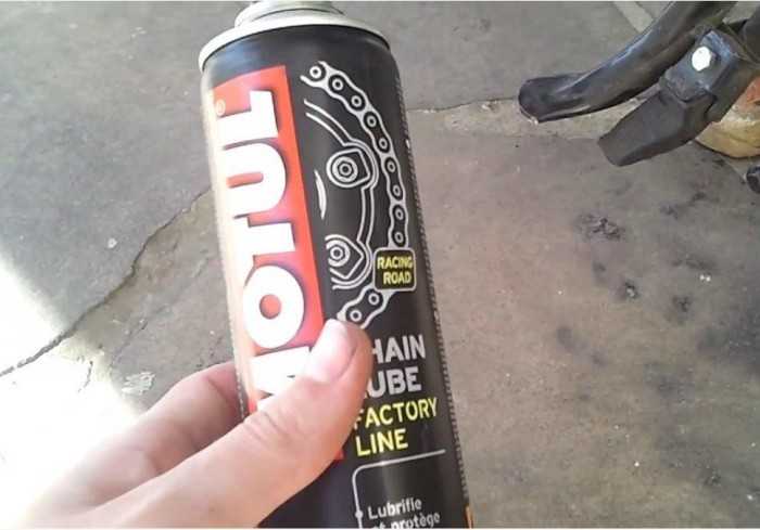 Chai xịt sên Motul