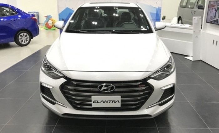 So sánh Hyundai Elantra 2018 và Kia Cerato 2018