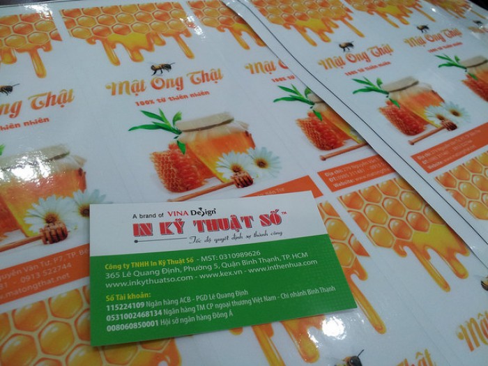 In tem decal trong dán chai mật ong thủy tinh