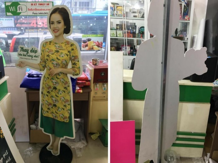 In standee với chân standee sắt