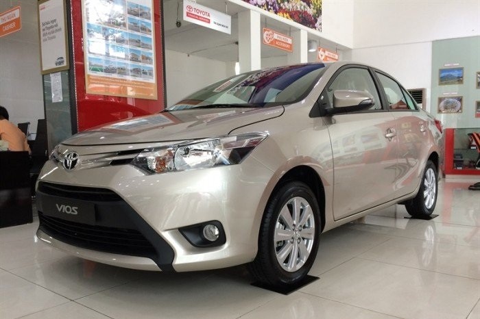 Toyota Vios nâu vàng